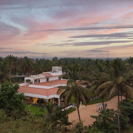 Stayvista At Silver Oak Farm - Breakfast Included Bangalore Exterior foto