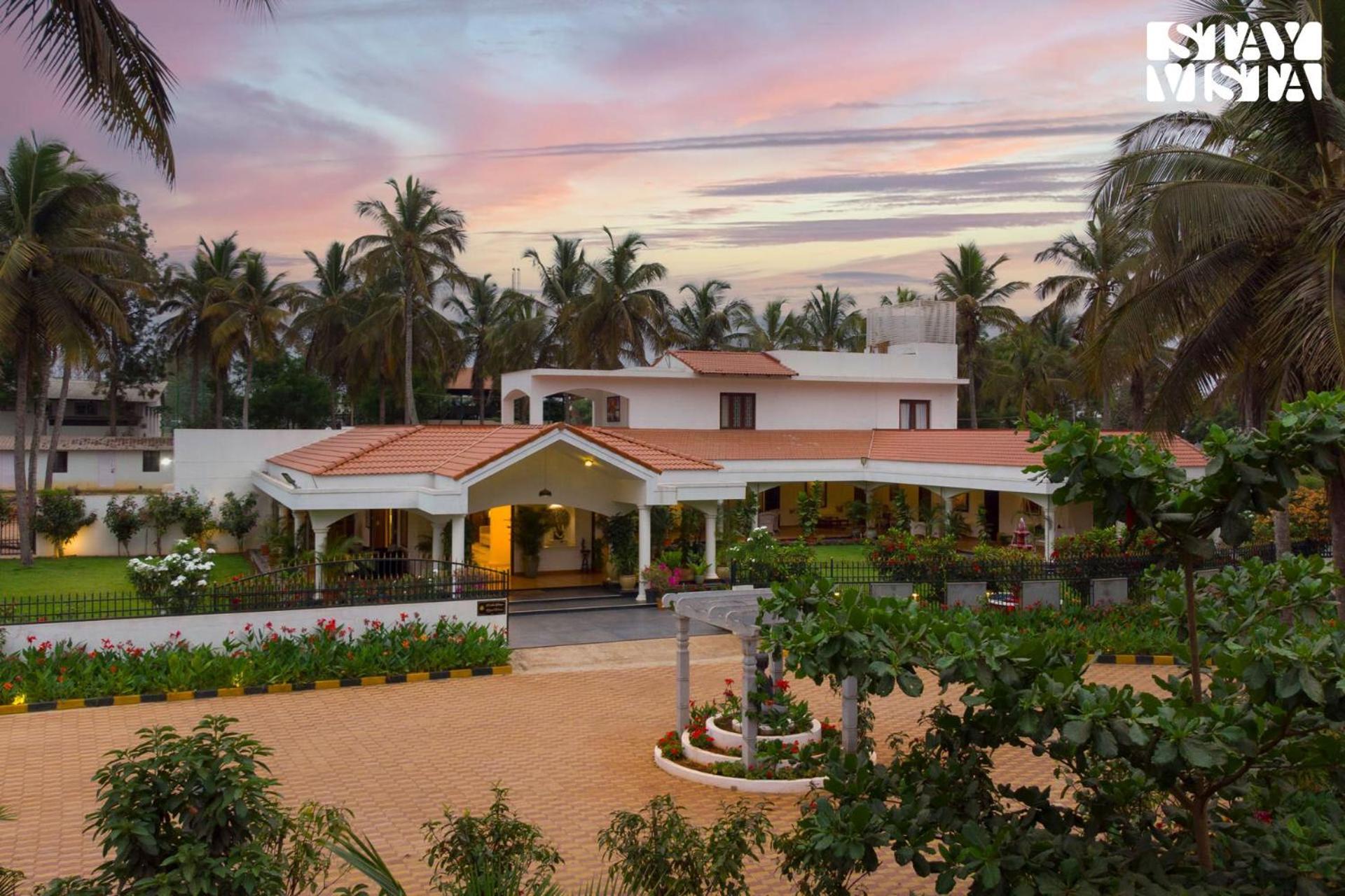 Stayvista At Silver Oak Farm - Breakfast Included Bangalore Exterior foto